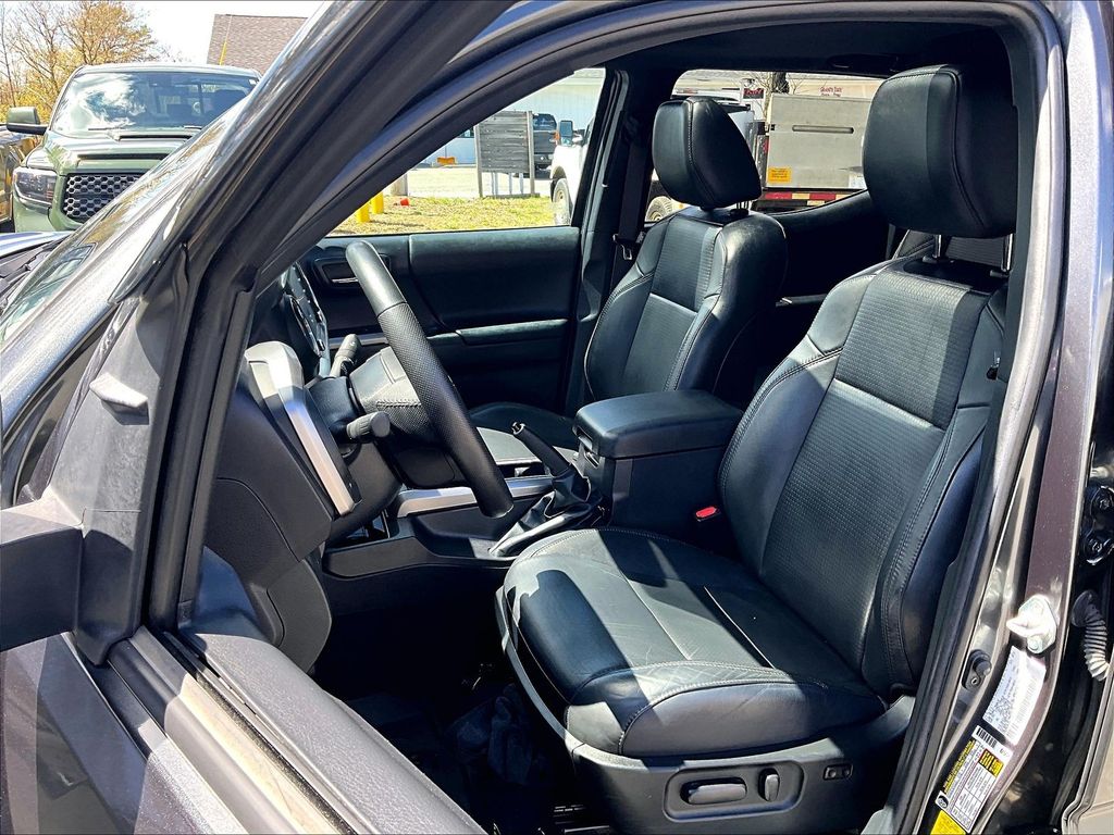 2022 Toyota Tacoma — photo 21