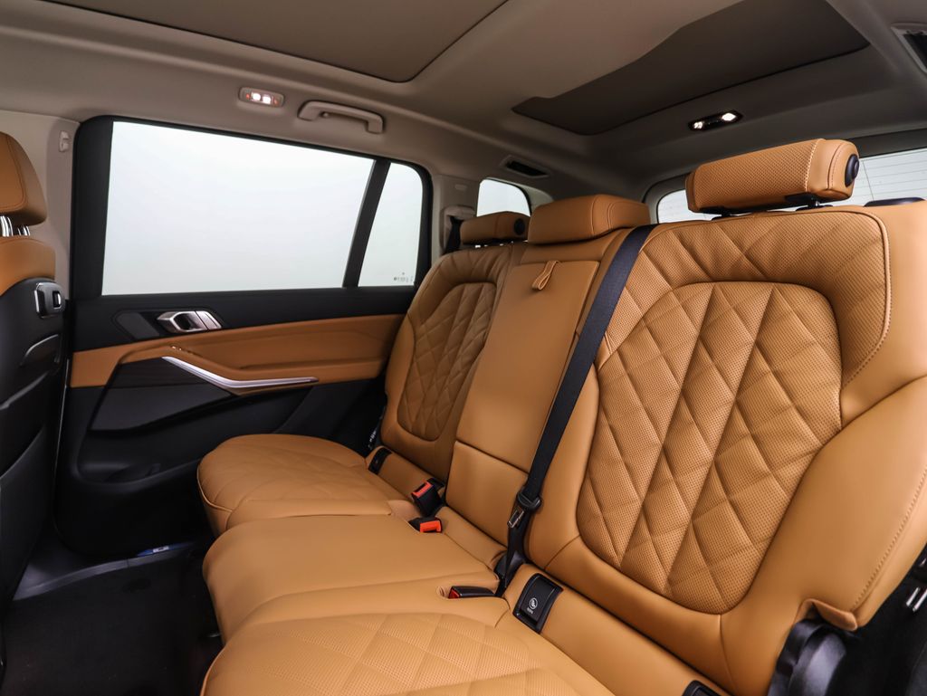 Thumbnail: 2026 BMW X7 - 24