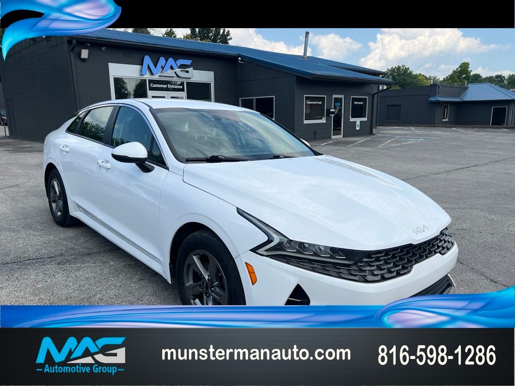 Glacial White Pearl 2023 Kia K5 Sedan Front-Wheel Drive 8-Speed Automatic
