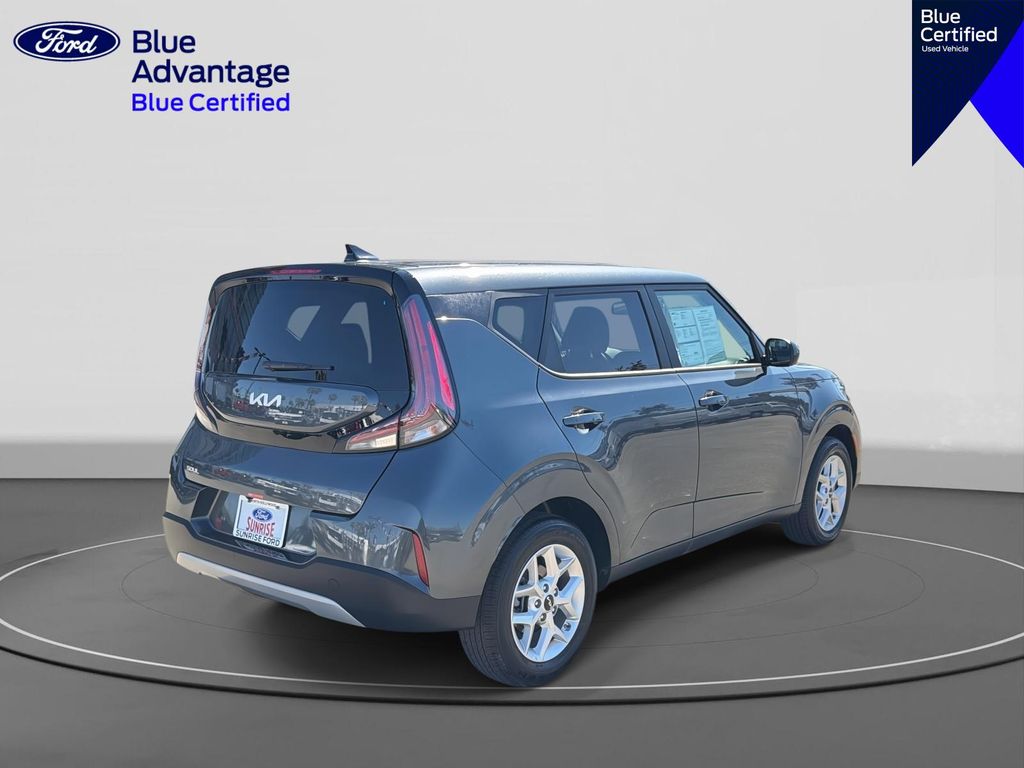 View vehicle photo 5