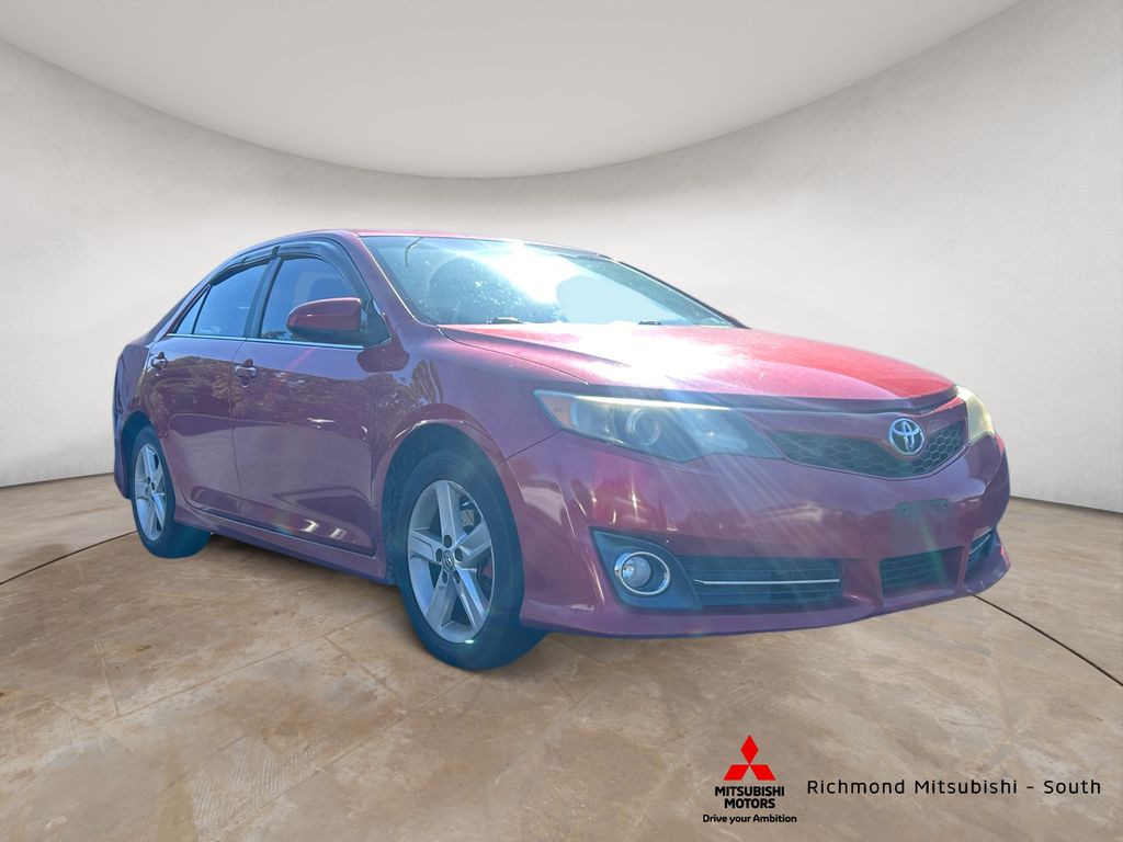 Barcelona Red Metallic 2013 Toyota Camry Sedan Front-Wheel Drive 6-Speed Automatic