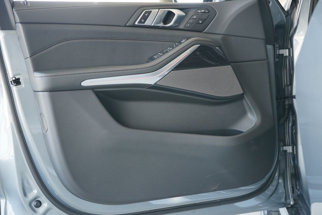 Thumbnail: 2026 BMW X7 - 10