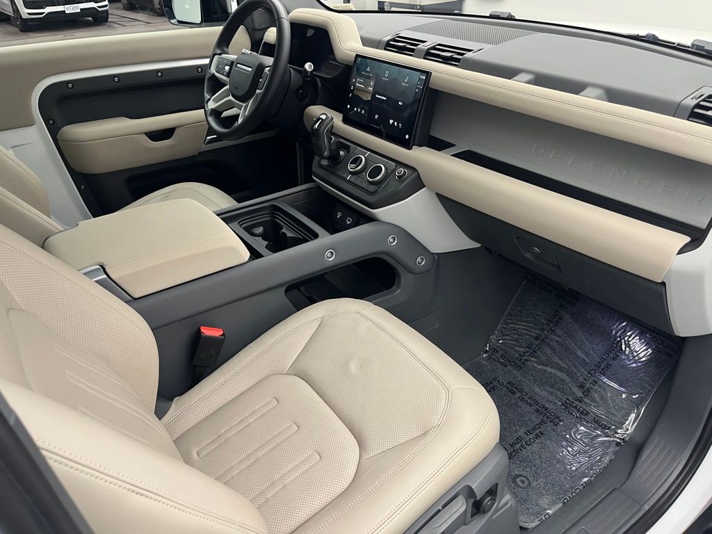 Thumbnail: 2022 Land Rover Defender - 31