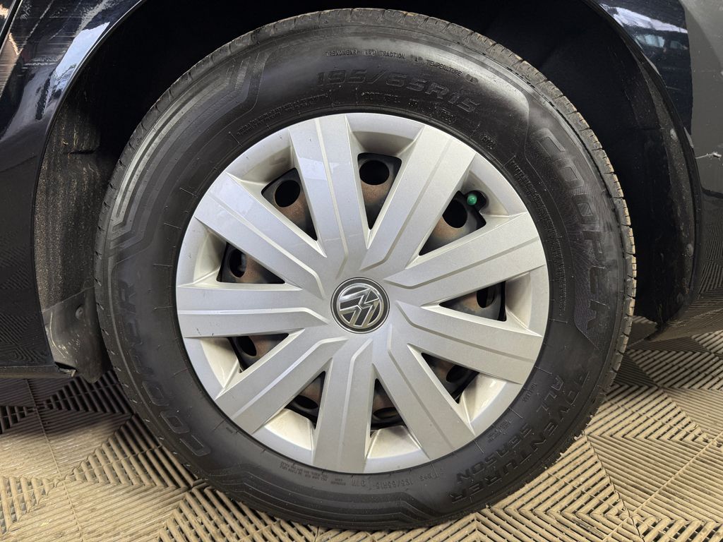 Used 2015 Black Volkswagen 2.0L S image 11