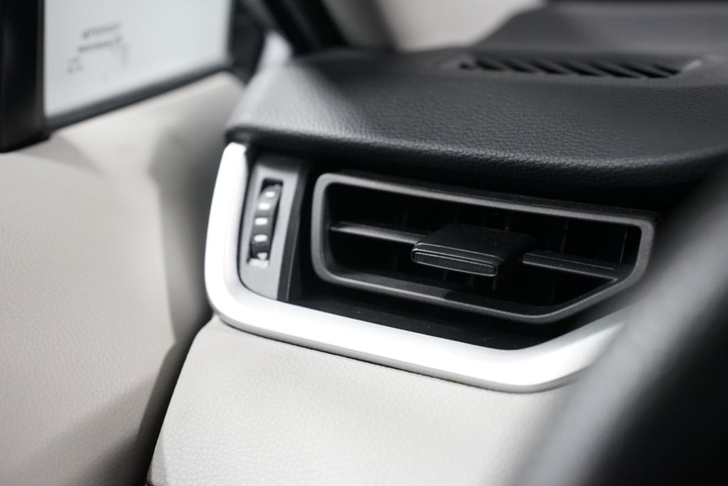 Thumbnail: 2023 Toyota RAV4 - 25