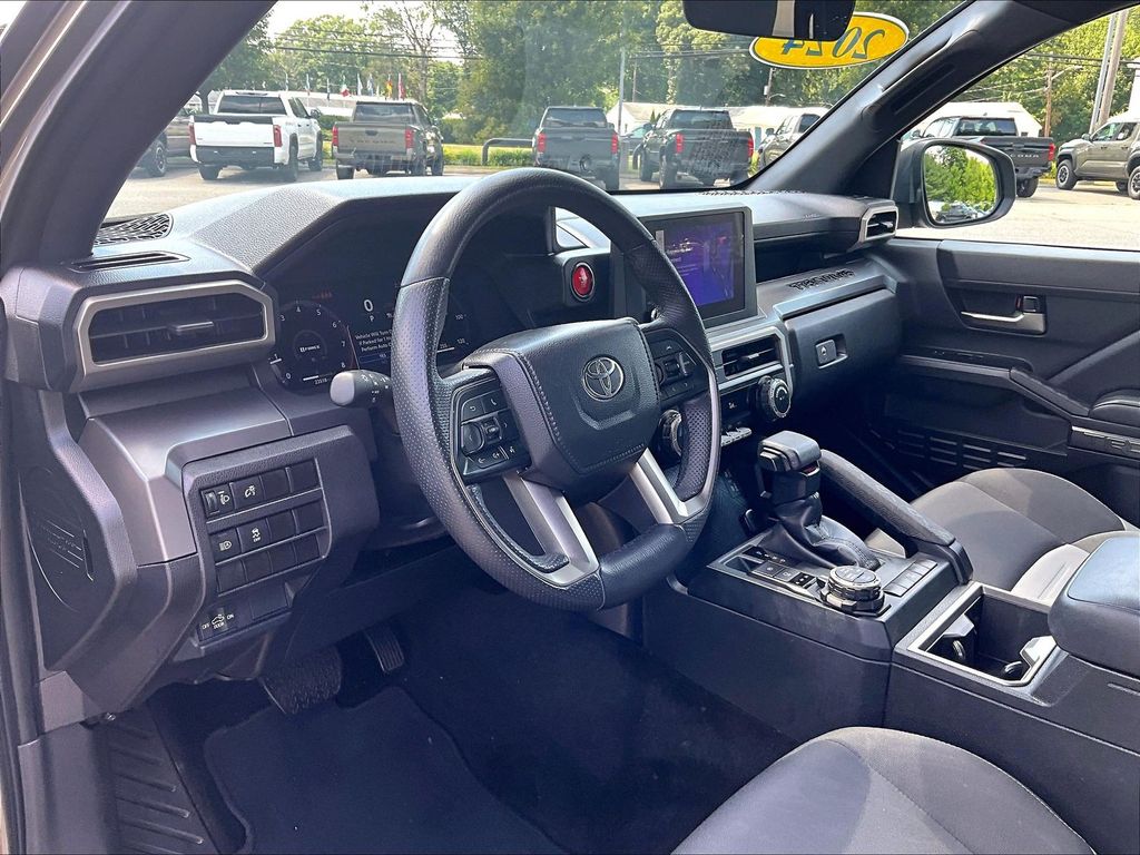 2024 Toyota Tacoma — photo 8