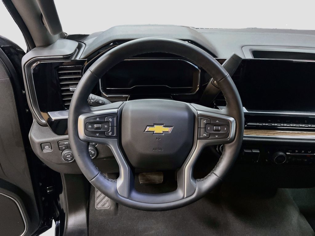 Used 2025 Black Chevrolet LT image 11