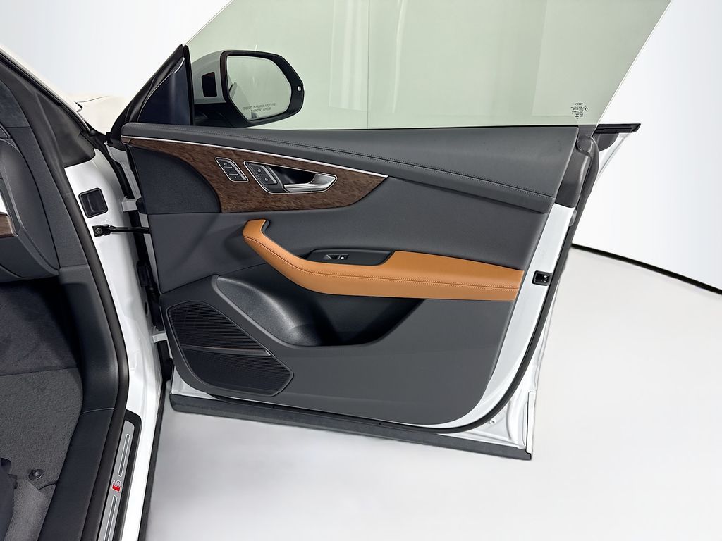 Thumbnail: 2026 Audi Q8 - 27