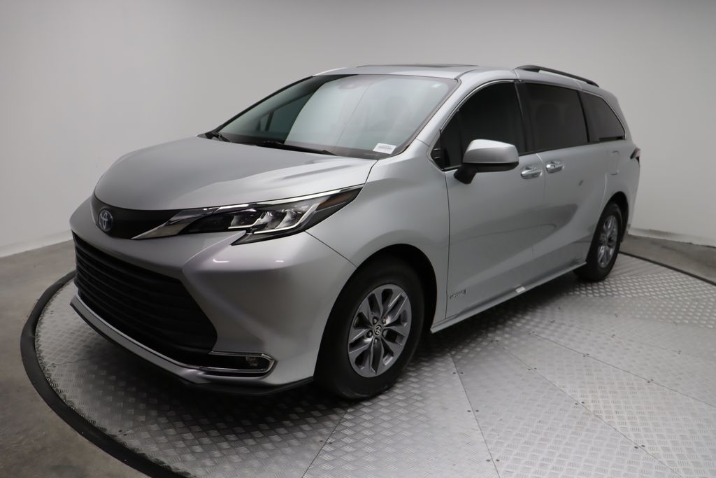 2021 Toyota Sienna XLE -
                West Palm Beach, FL