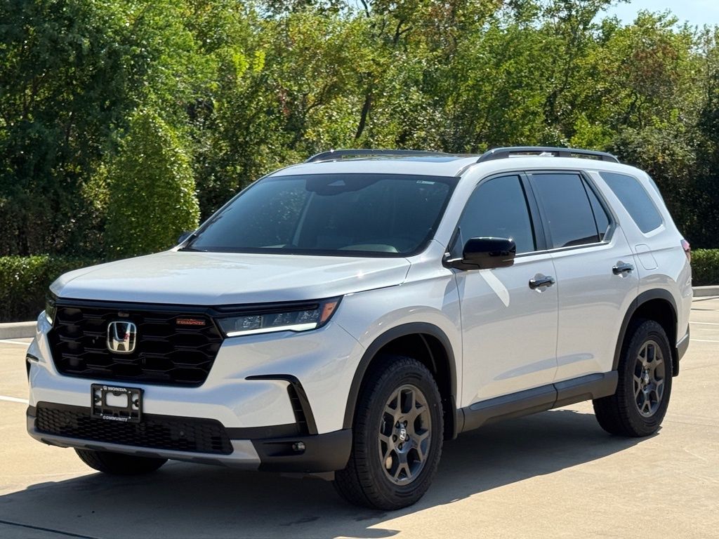 2025 Honda Pilot TrailSport White at Community Honda