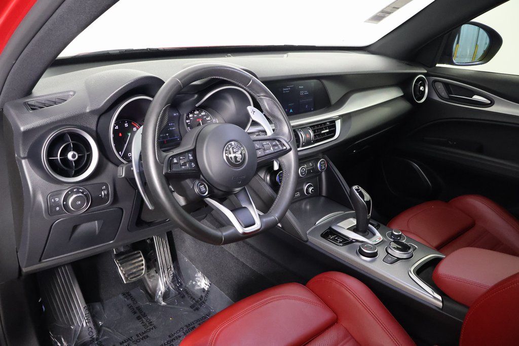 Thumbnail: 2022 Alfa Romeo Stelvio - 7