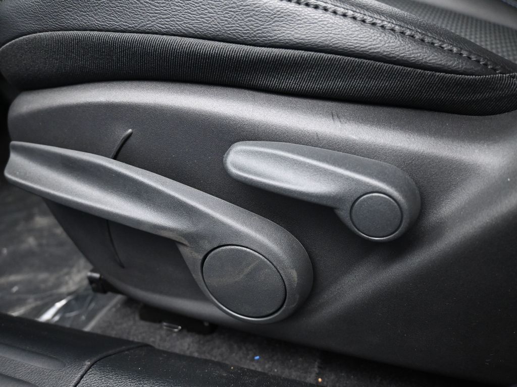 New 2026 Hydro Blue Pearlcoat Jeep Latitude image 12