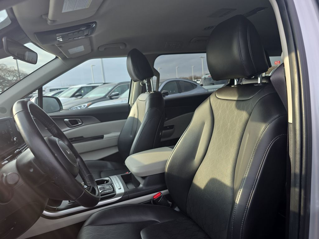 Certified Used 2023 Gray Kia LX image 14