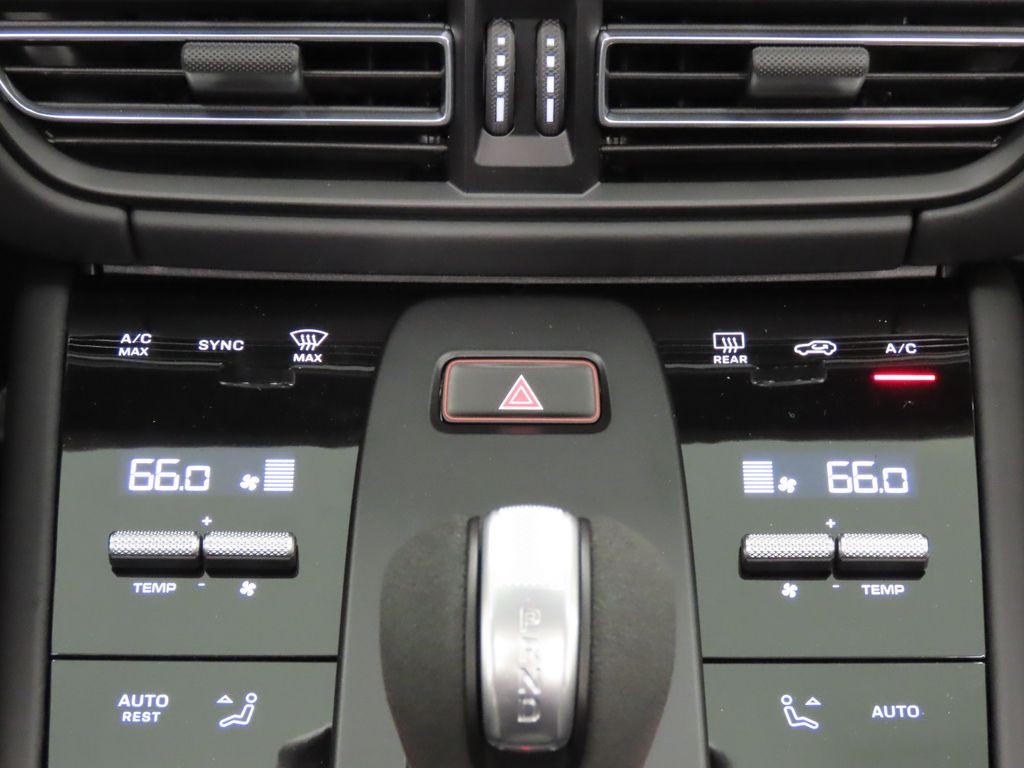 Thumbnail: 2026 Porsche Macan - 27