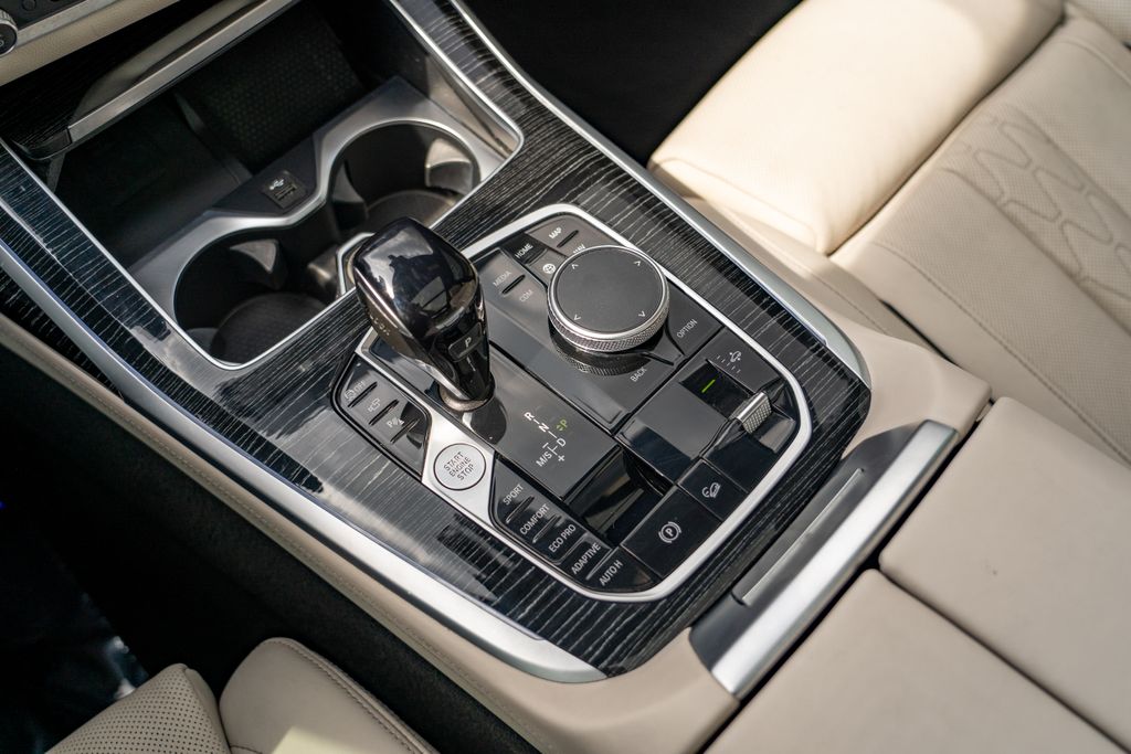 2022 BMW X7 xDrive40i photo