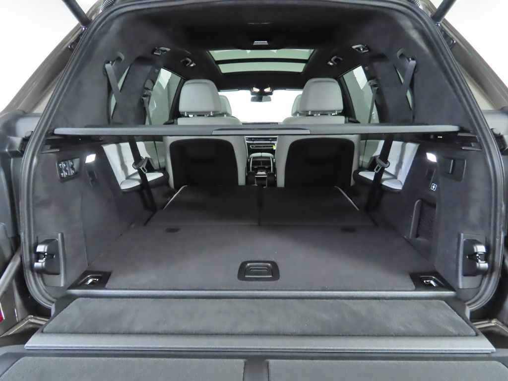 Thumbnail: 2026 BMW X7 - 31