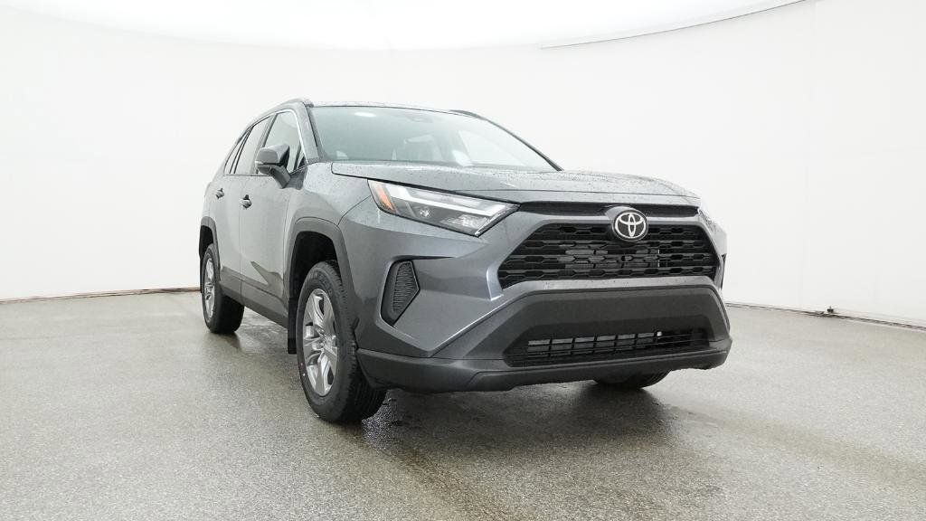 2025 Toyota RAV4 XLE 18