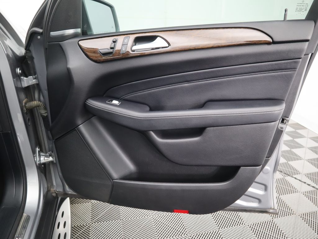 Thumbnail: 2014 Mercedes-Benz M-Class - 26