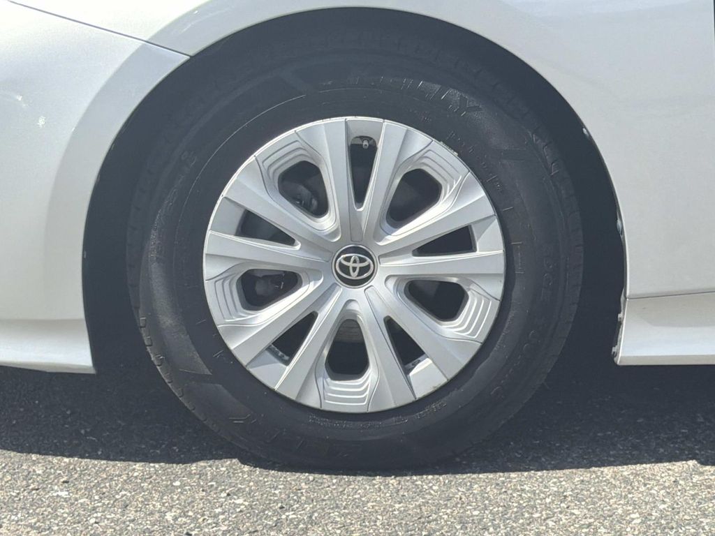 Used 2019 Toyota Prius L 5D Hatchback