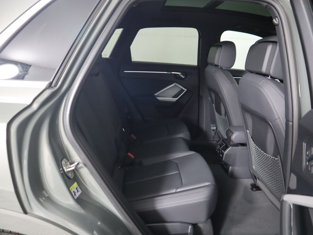 Thumbnail: 2025 Audi Q3 - 23