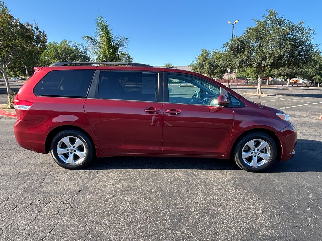 Thumbnail: 2013 Toyota Sienna - 4