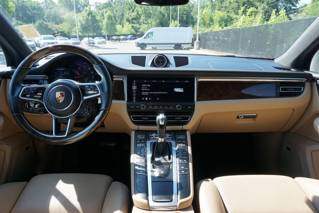 Thumbnail: 2019 Porsche Macan - 15