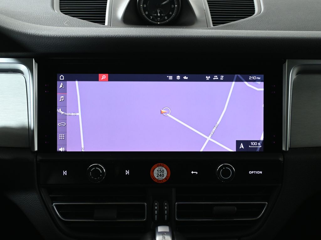 Thumbnail: 2022 Porsche Macan - 23