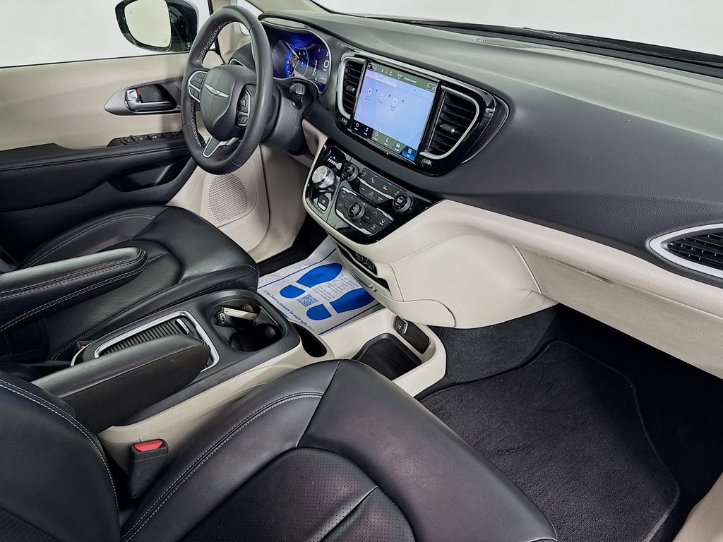 Used Car 2024 Chrysler Pacifica  Touring L For Sale Under $30,000 In Austin, Texas