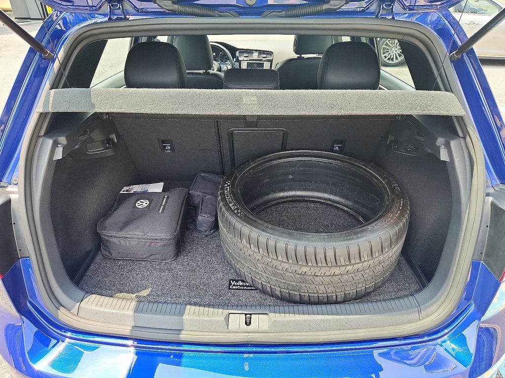 Thumbnail: 2016 Volkswagen Golf - 28