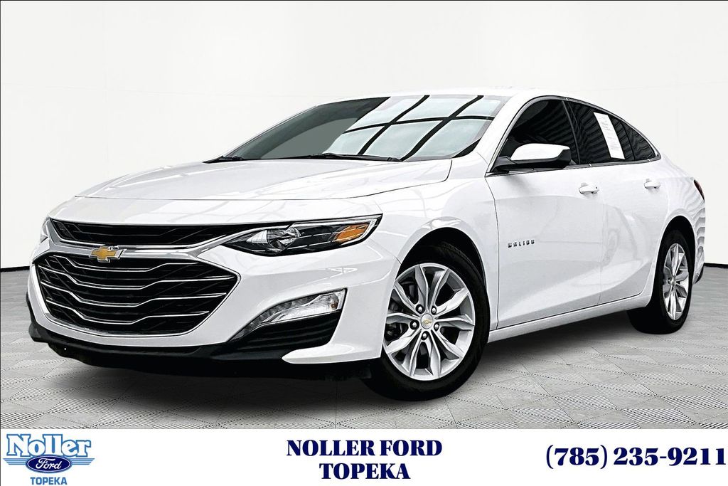 Summit White 2025 Chevrolet Malibu LT with 1LT FWD Sedan Front-Wheel Drive Continuously Variable Transmission