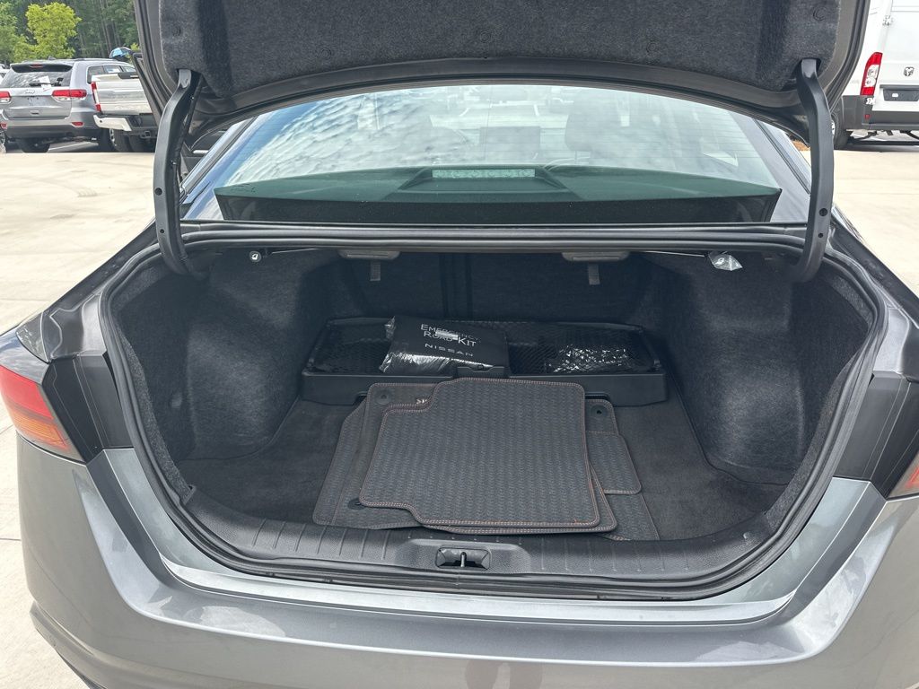 2024 Gun Metallic Nissan Altima 2.5 SR FWD Sedan