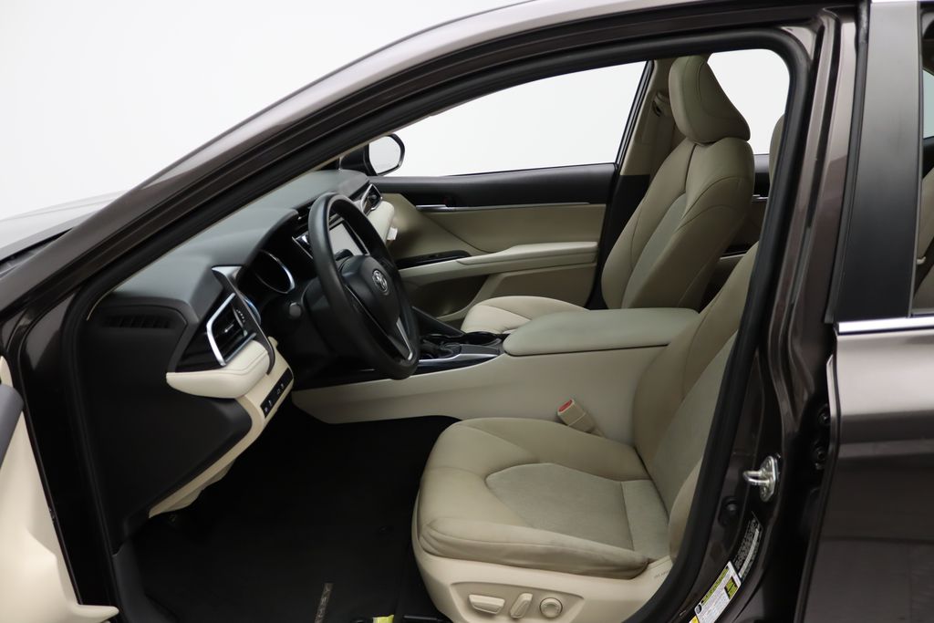 Thumbnail: 2018 Toyota Camry - 14