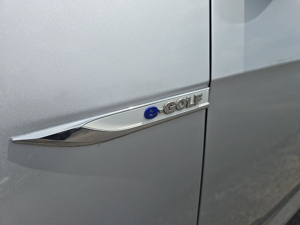 Thumbnail: 2016 Volkswagen e-Golf - 12