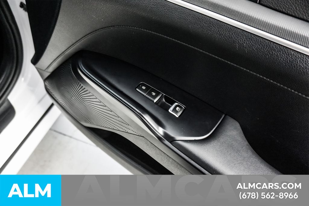 Used 2022 White Kia GT-Line image 41