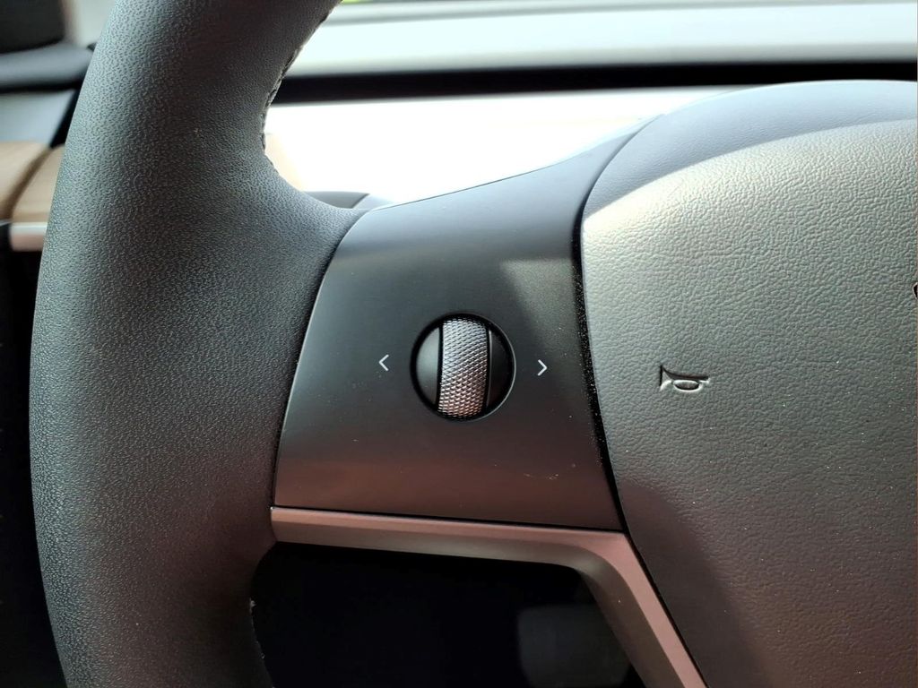 TeslaModel Y13