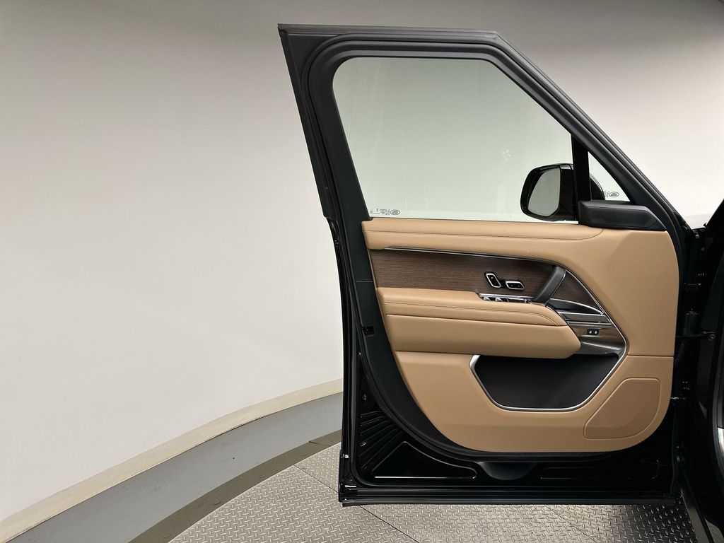 Thumbnail: 2026 Land Rover Range Rover - 9