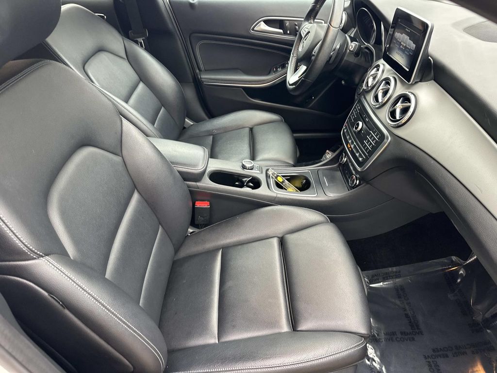 Thumbnail: 2017 Mercedes-Benz GLA - 22