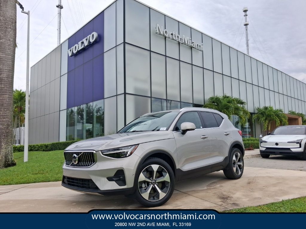 2024 Volvo XC40 B5 Plus Bright Theme