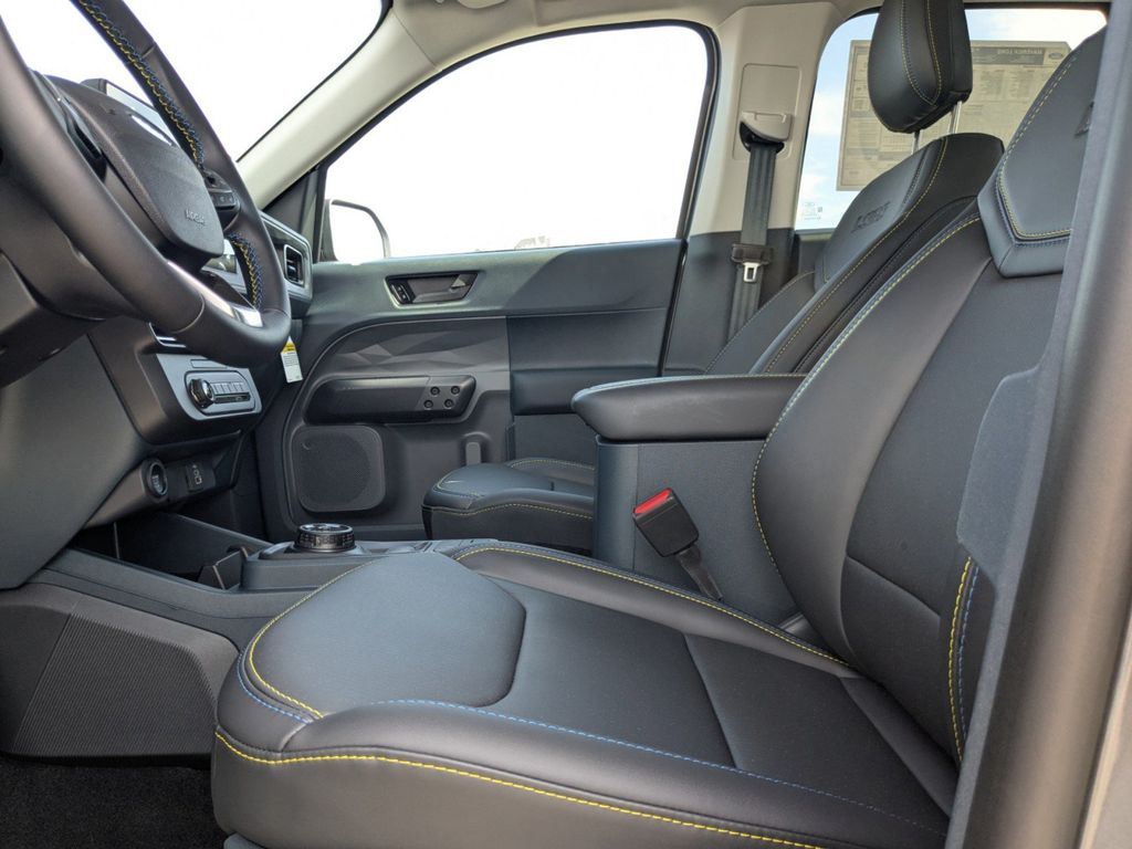 2025 Ford Maverick Lobo Standard