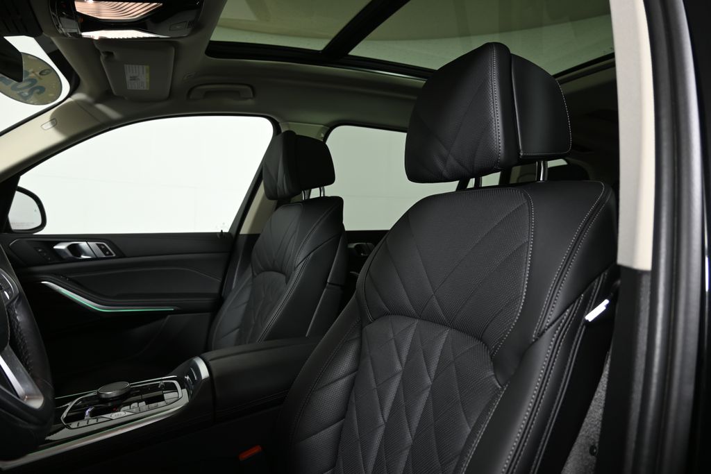 Thumbnail: 2024 BMW X7 - 16