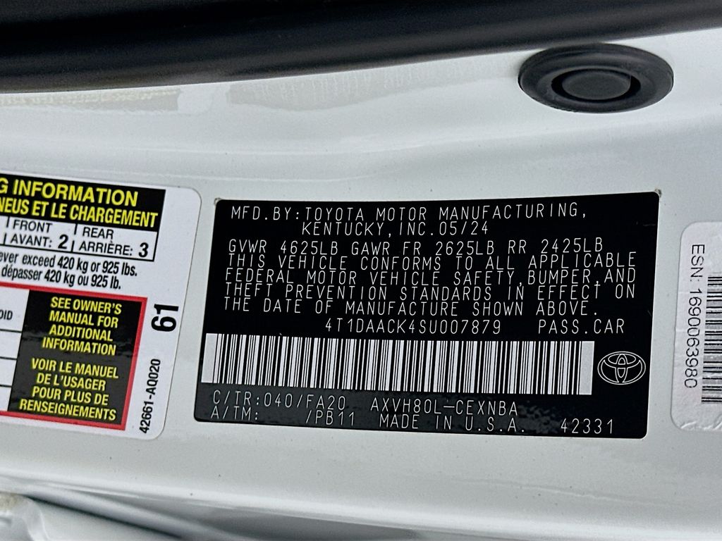 2025 Toyota Camry LE 32