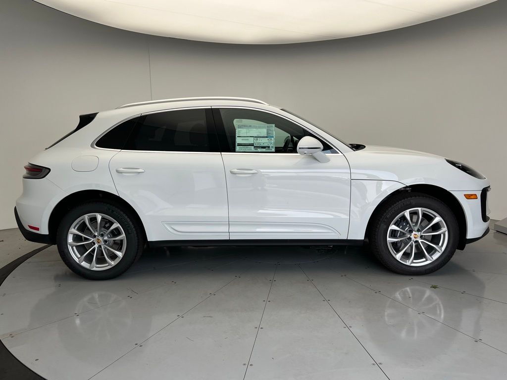 Thumbnail: 2025 Porsche Macan - 23