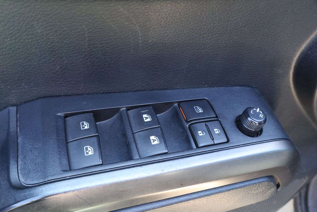 Thumbnail: 2019 Toyota Tacoma - 11