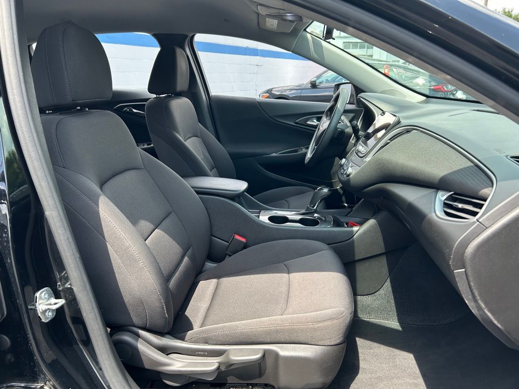 Thumbnail: 2019 Chevrolet Malibu - 23