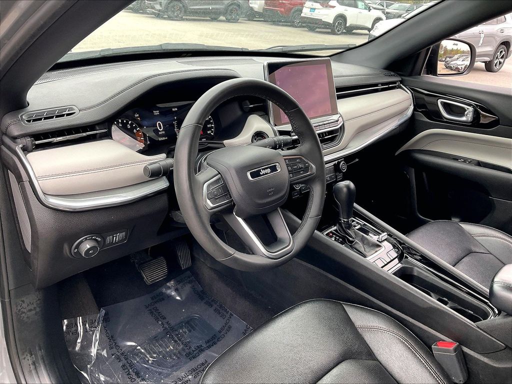 2024 Jeep Compass — photo 8