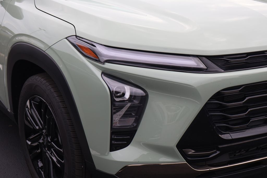 Thumbnail: 2025 Chevrolet Trax - 4