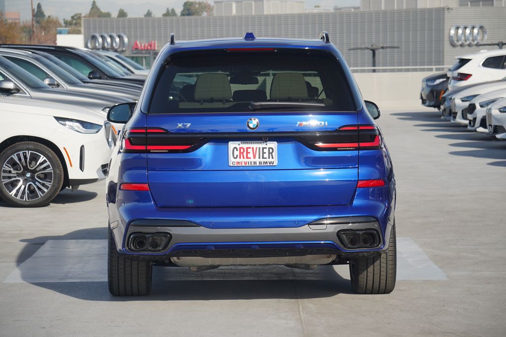 2025 BMW X7 M60i 6