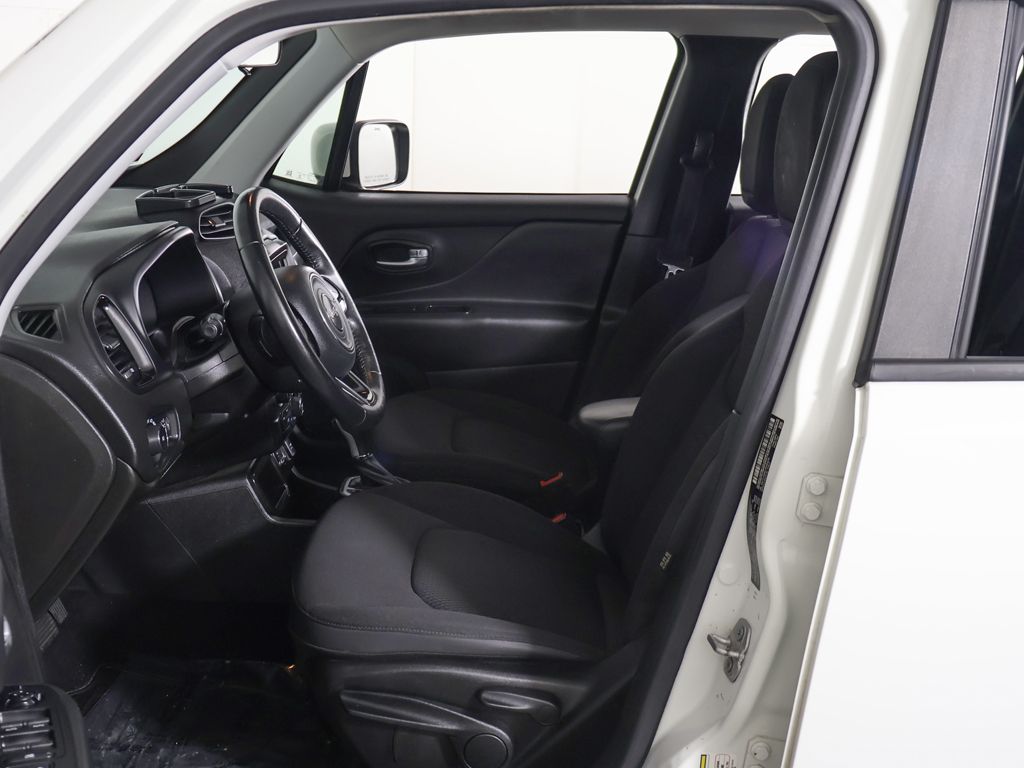Used 2018 White Jeep Latitude image 22