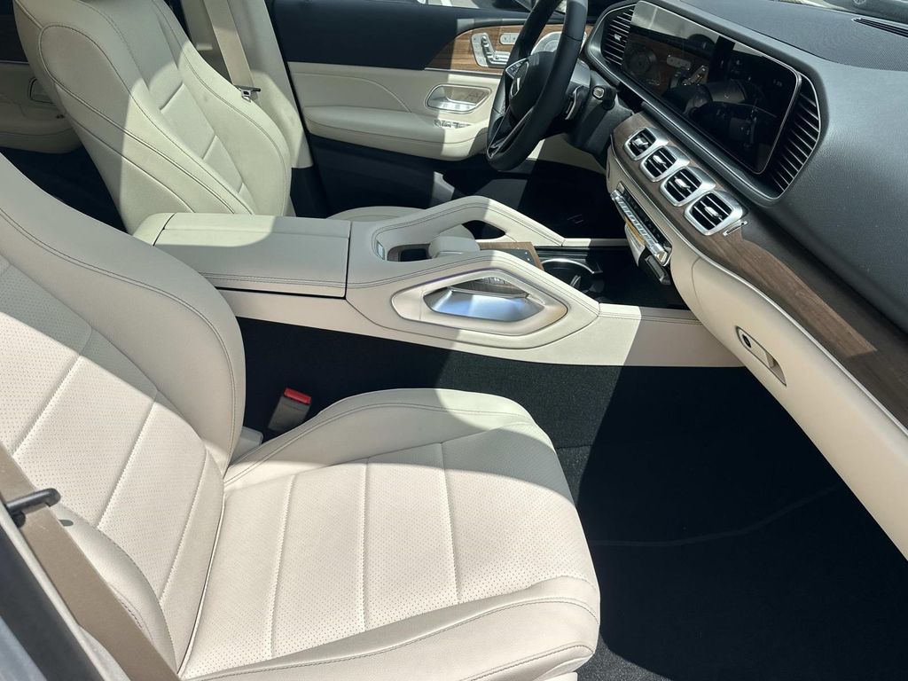 Thumbnail: 2026 Mercedes-Benz GLE - 11