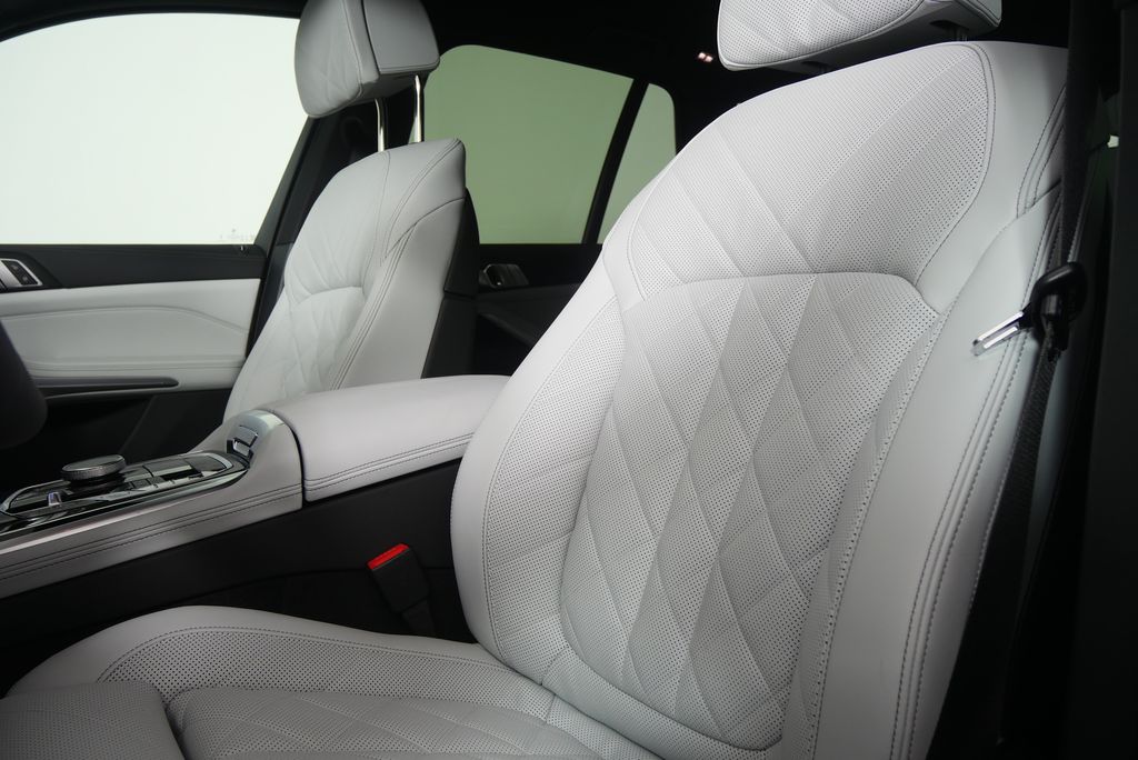 Thumbnail: 2026 BMW X5 - 10